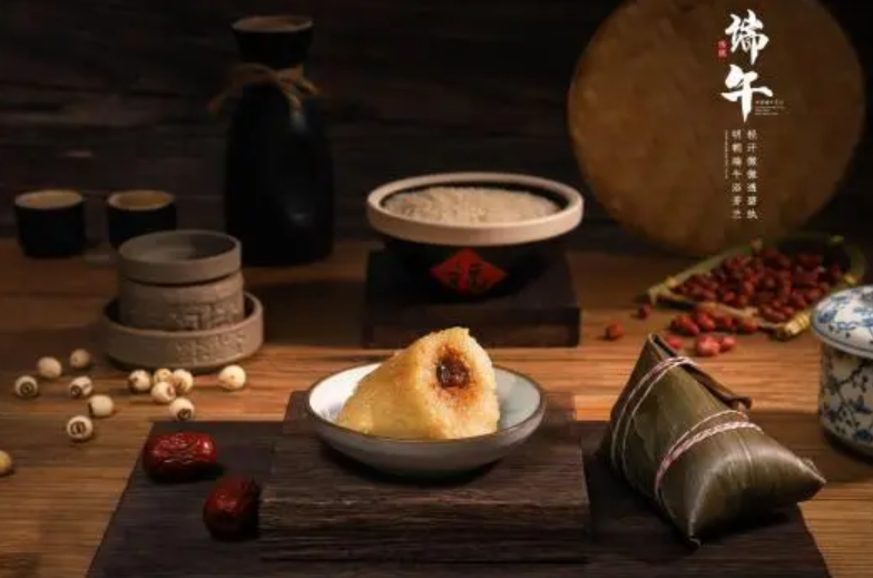 جشنواره قایق اژدها روحیه خوبی به ارمغان می آورد و زندگی خوبی را به ارمغان می آورد.